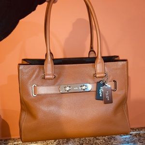NWOT COACH swagger carryall tote!!